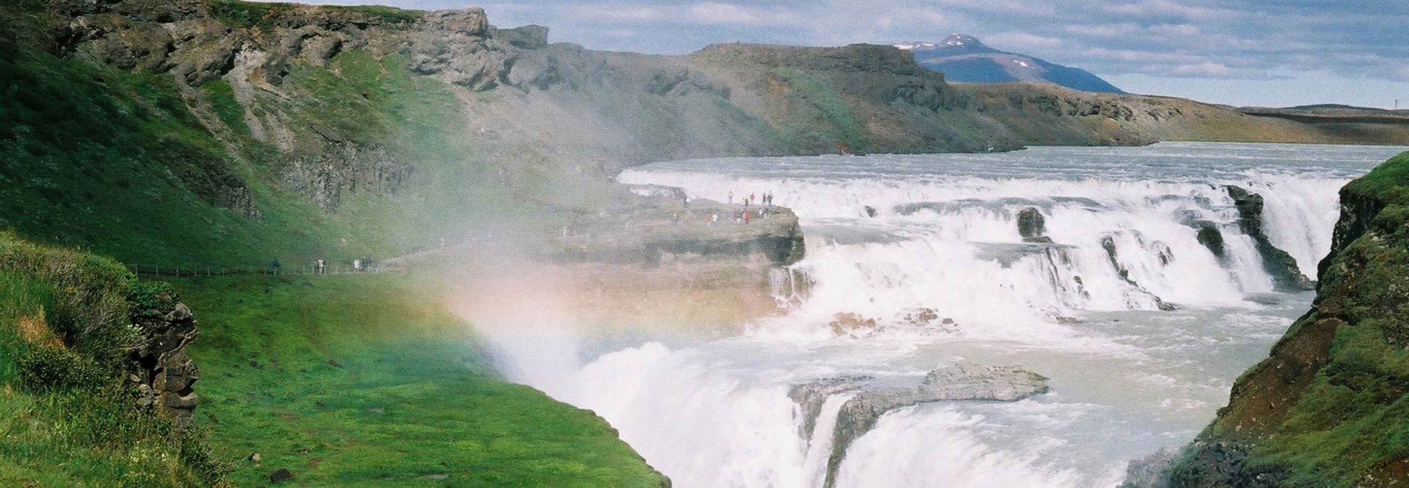 Blick auf Wasserfälle bei Reykjavik (Island), Teil der Mein Schiff Island Kreuzfahrt