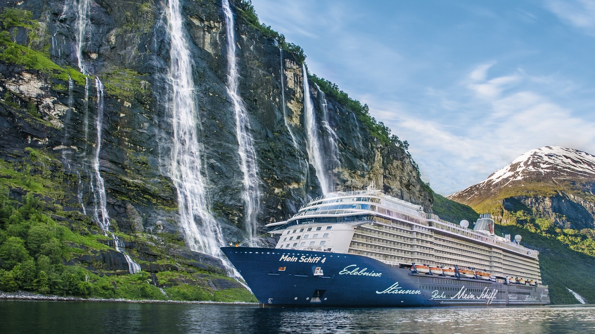 Tui Cruises Bezieht Ab Landstrom Und Reduziert Emissionsaussto W Hrend Der Liegezeiten